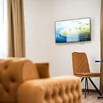 Lux * בנסקו